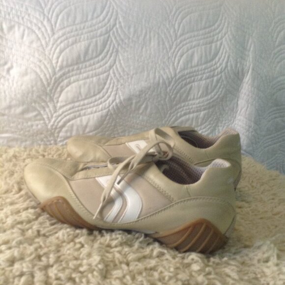 Vtg. 2000 GEOX Respira W10; Leather, Breathable, Perforated, Stylish and Comfort - Picture 4 of 9